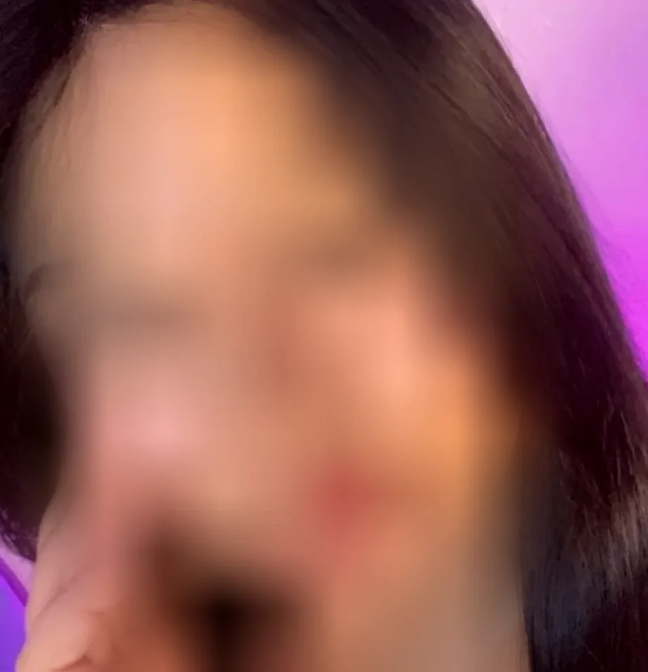 Ayse, 26