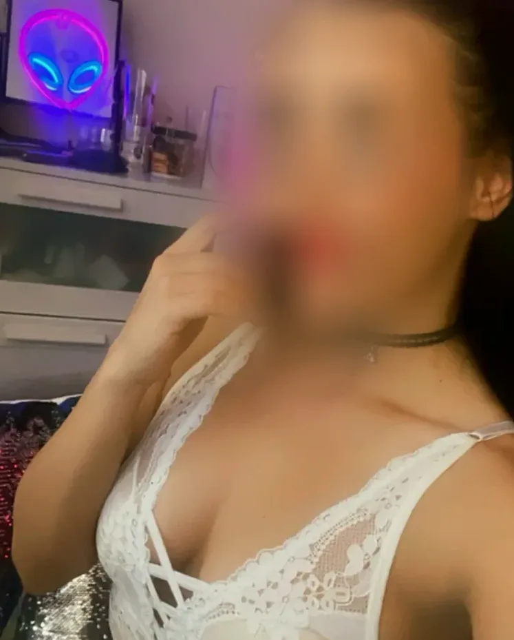 Fiona, 21