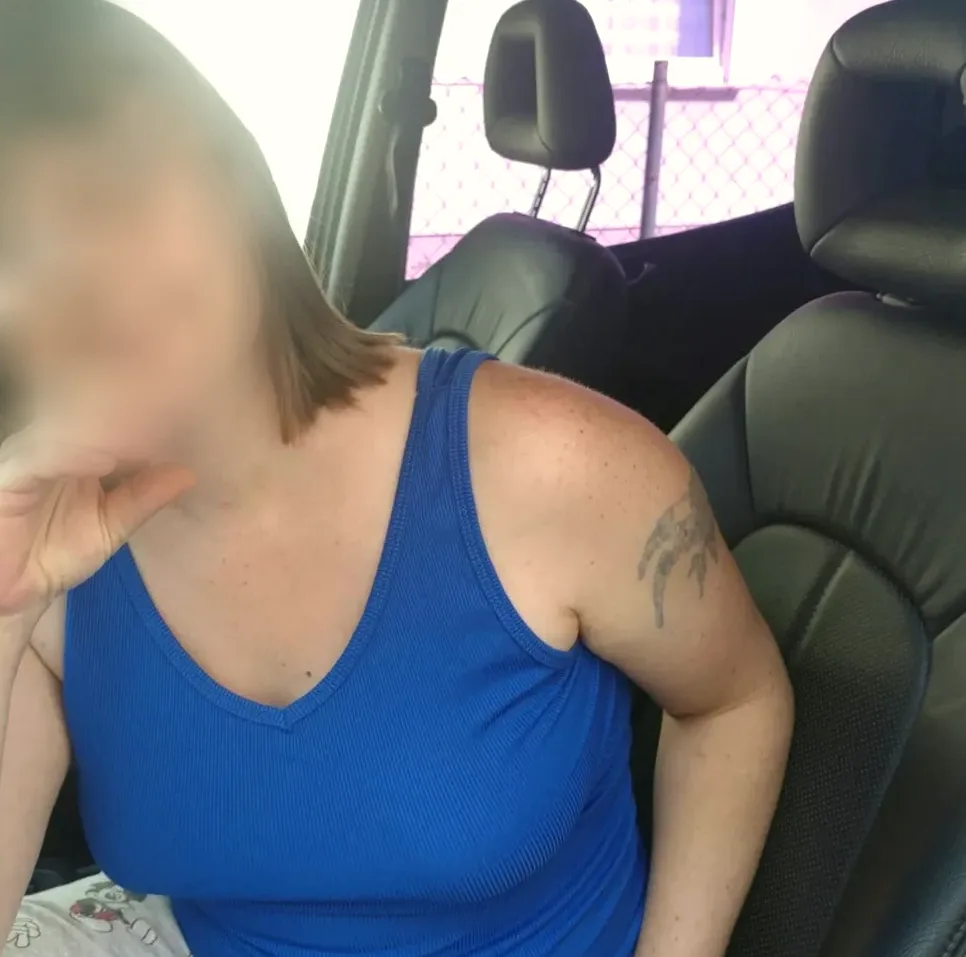 Lara, 39