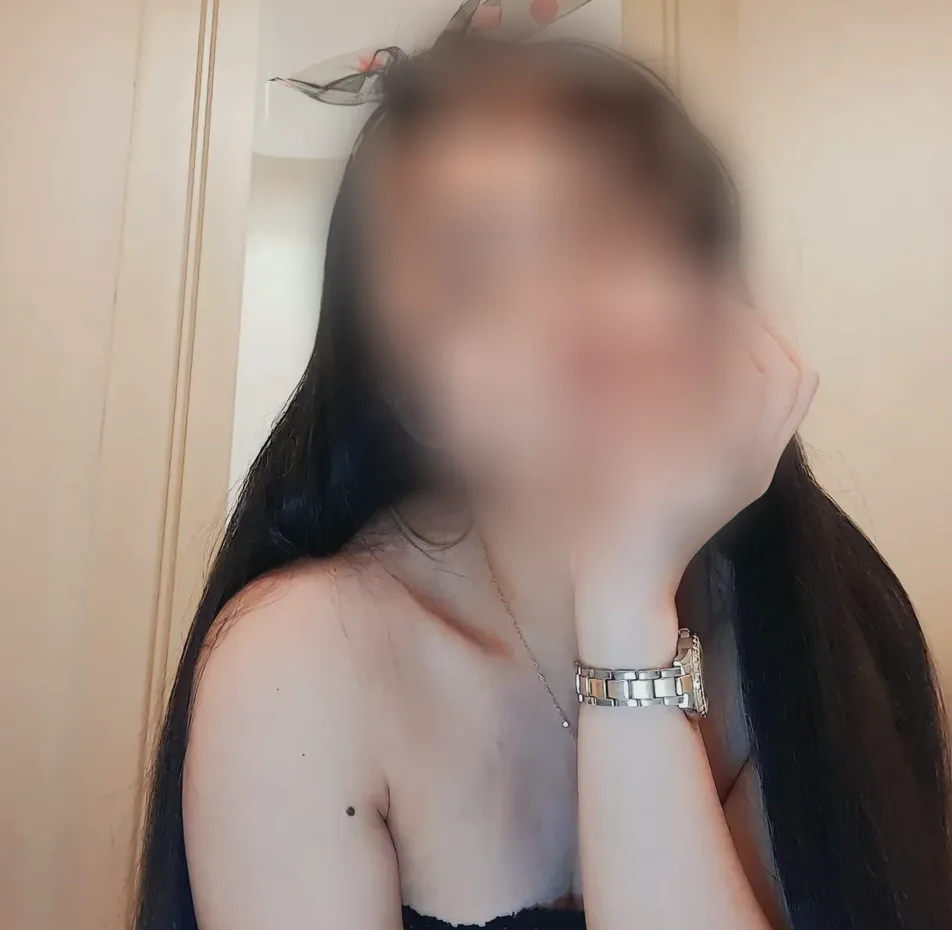 Melanie, 32
