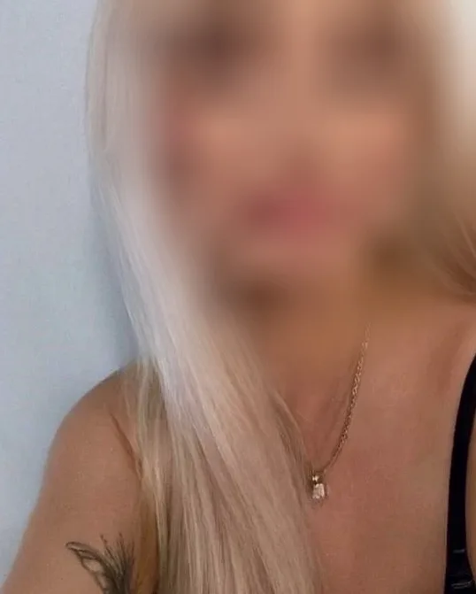 Nadine, 33