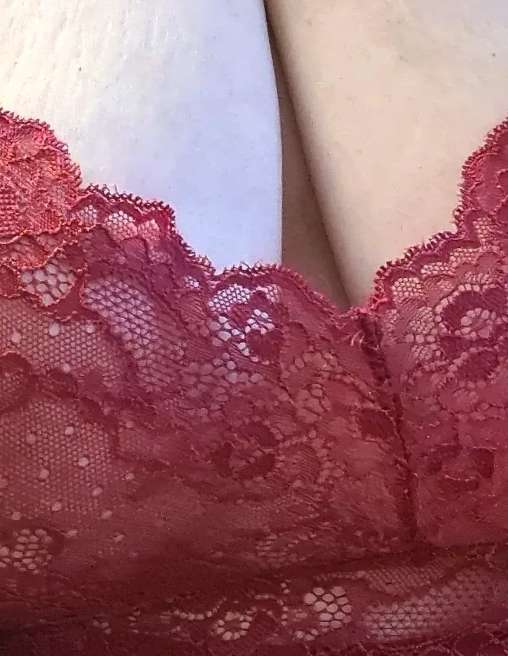 Nadine, 32