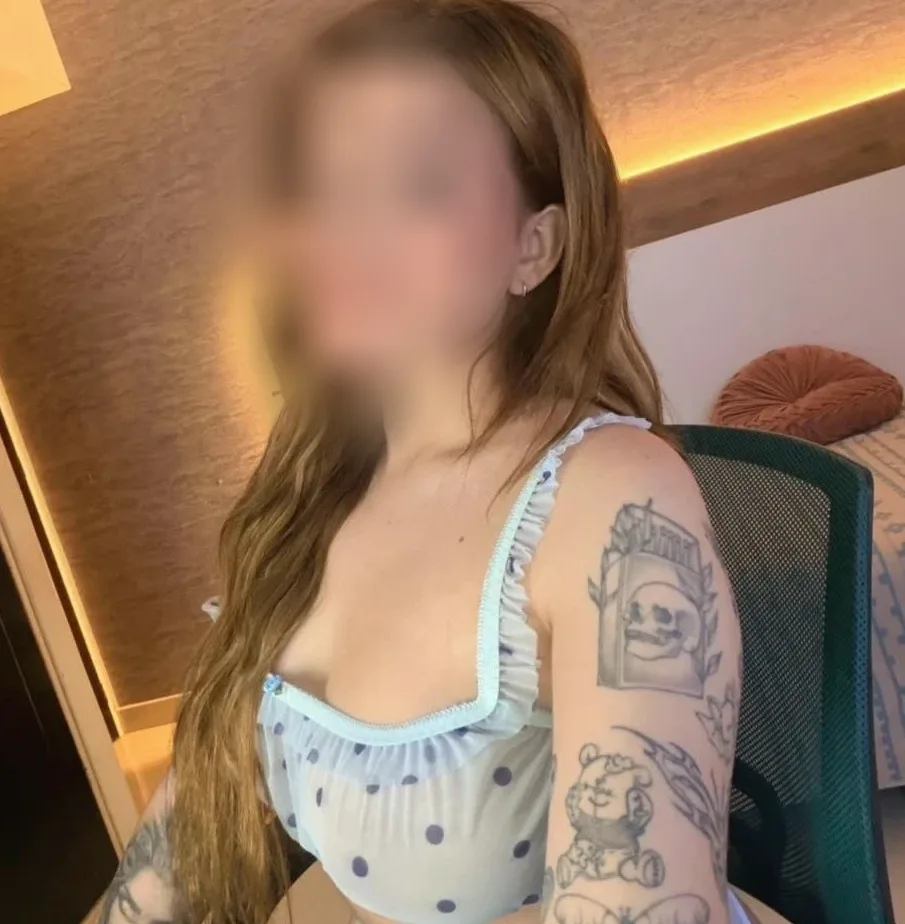 Zeynep, 21